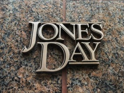 L'insegna dello studio legale Jones Day, colpito da un attacco informatico