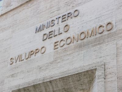 Ritardata nomina del Dpo e diffusione dati personali di 5mila manager, il Garante per la Privacy sanziona il Ministero dello sviluppo economico