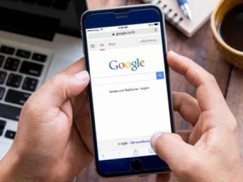 Dai falsi profili ai post illeciti, Google cancella 2 milioni di url