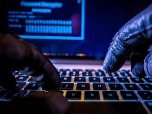 Gli hacker ritoccano l'Iban nelle email, truffe online per milioni di euro