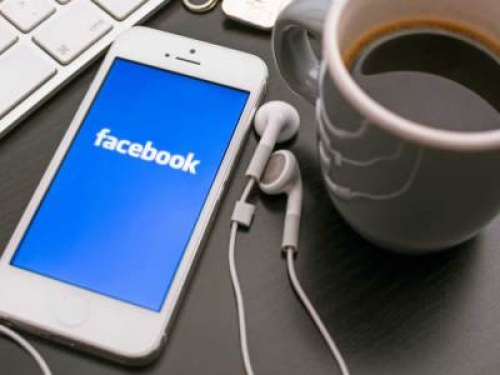 Facebook ha pagato centinaia di collaboratori per far trascrivere ciò che ci diciamo nelle chat audio