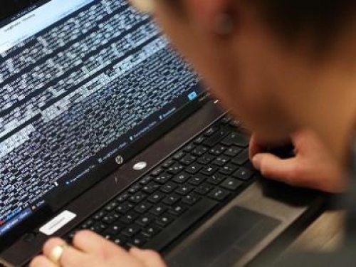 Gli hacker chiedono 950mila euro di riscatto, ma l'azienda scongiura il disastro grazie a un team di 18 informatici