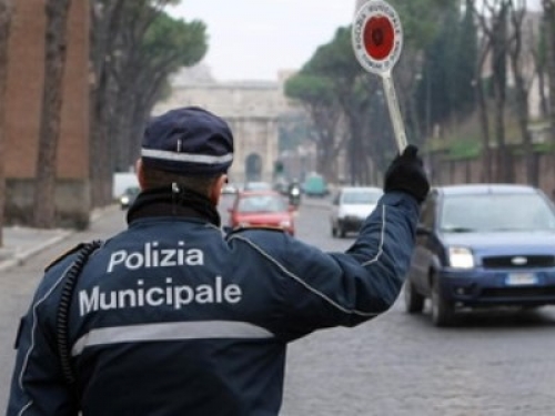 Gli affari interni della polizia locale devono rimanere riservati