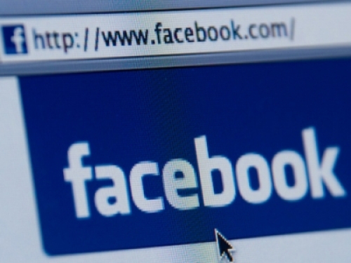 Facebook, incubo privacy: dati di milioni di iscritti scoperti online