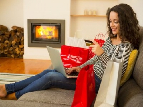 Shopping online nel periodo delle festività natalizie, compromessi dati del 30% utenti