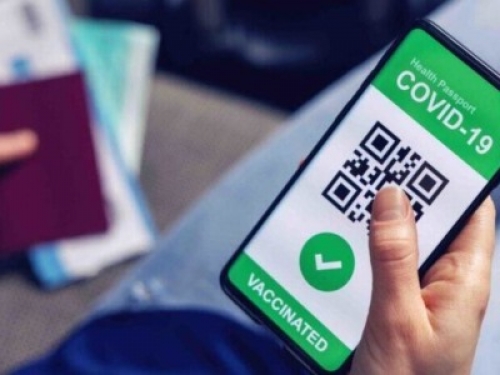 Green pass, il Garante Privacy non pone veti sul controllo dei documenti d'identità da parte dei gestori di bar e ristoranti